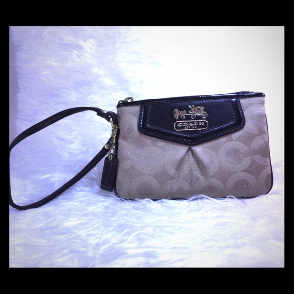 Coach Handbags - Coach Wristlet